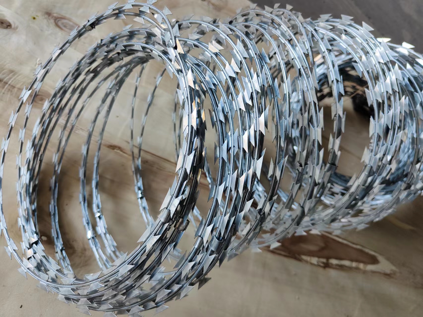 Arame farpado navalha de ferro galvanizado para proteção de segurança